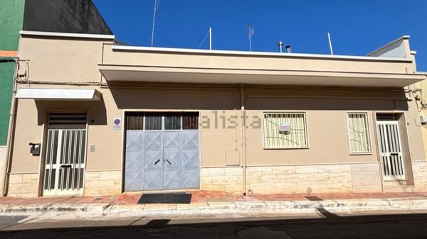 casa indipendente in vendita a Turi