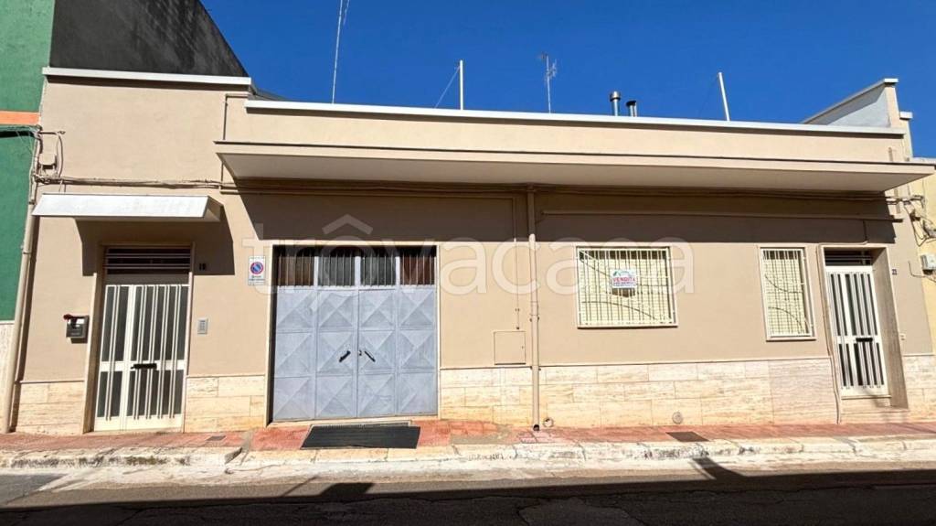casa indipendente in vendita a Turi