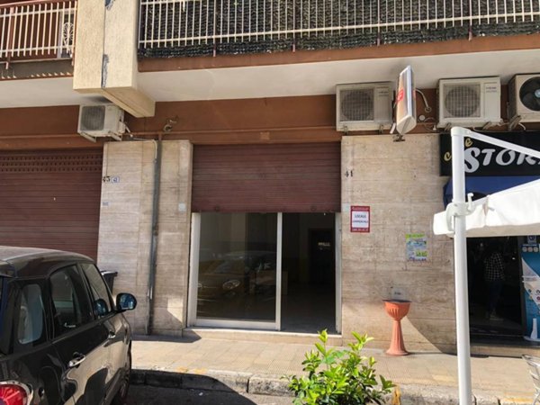 locale commerciale in vendita a Valenzano