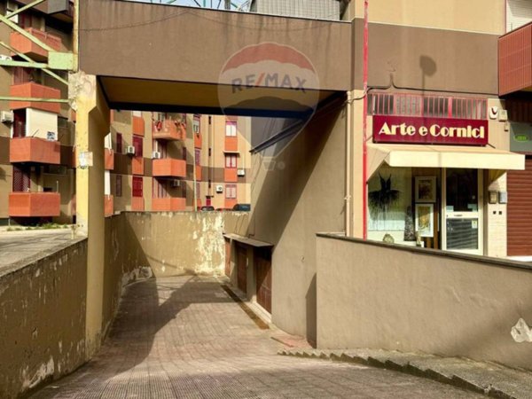 locale commerciale in vendita a Valenzano