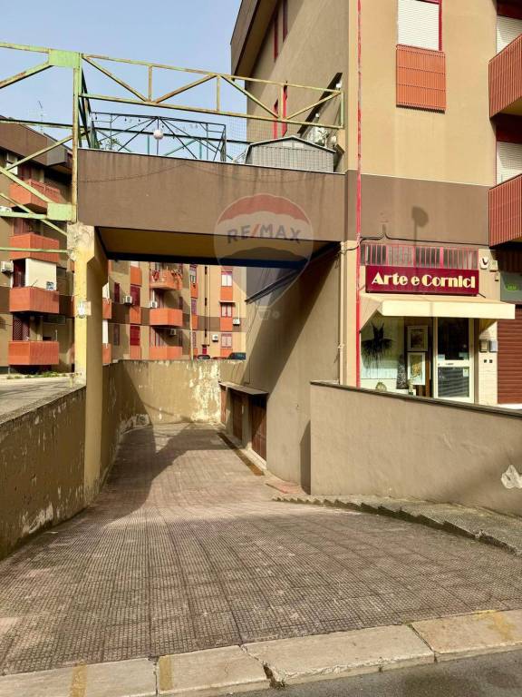 locale commerciale in vendita a Valenzano