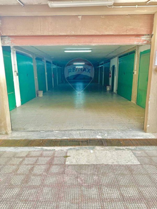 locale di sgombero in vendita a Valenzano