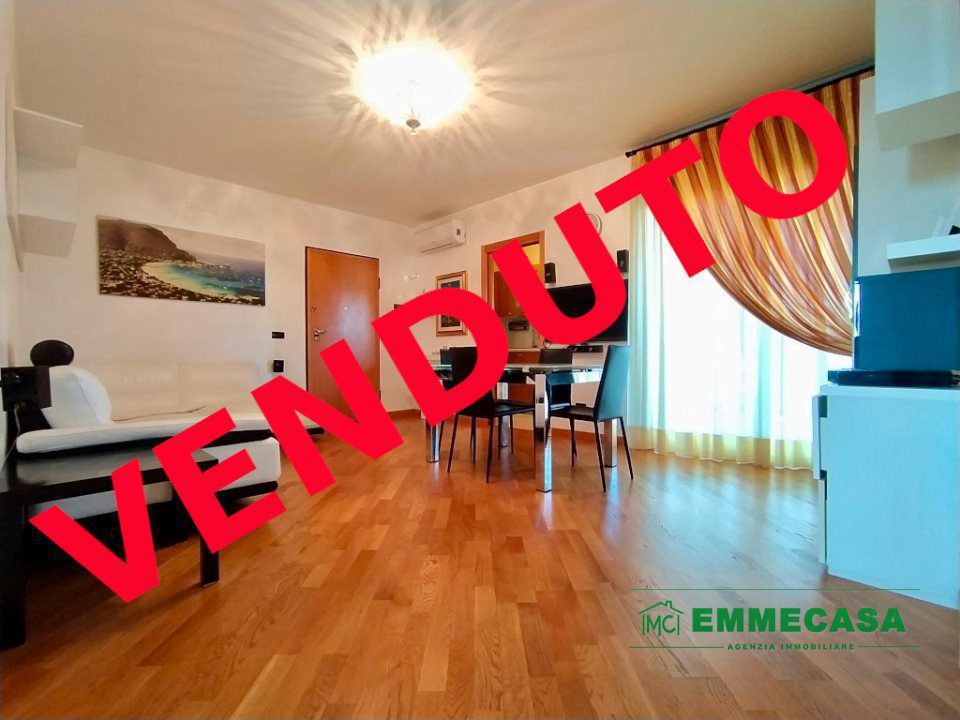 appartamento in vendita a Valenzano in zona Lamie