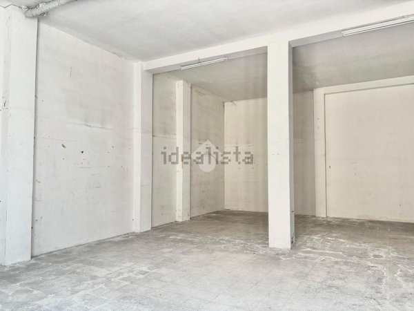 locale di sgombero in vendita a Valenzano in zona Lamie