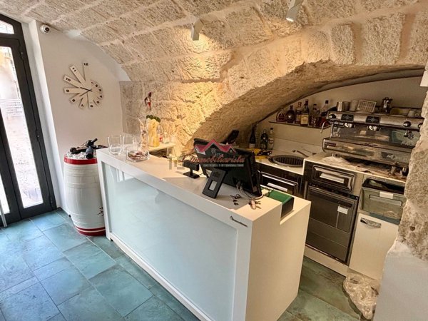 negozio in vendita a Valenzano