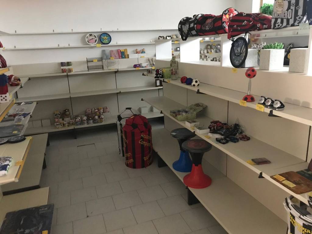 locale commerciale in vendita a Valenzano