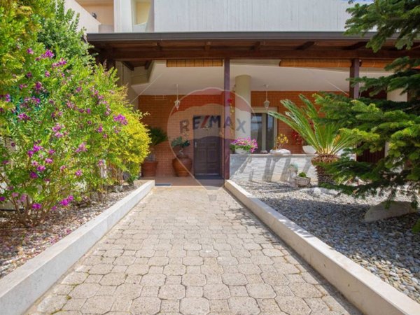 casa indipendente in vendita a Valenzano