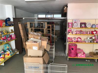 locale di sgombero in vendita a Valenzano