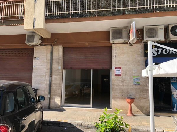 negozio in vendita a Valenzano