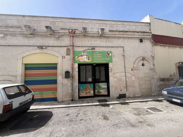 negozio in vendita a Valenzano