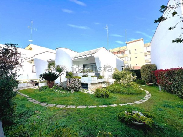 casa indipendente in vendita a Valenzano