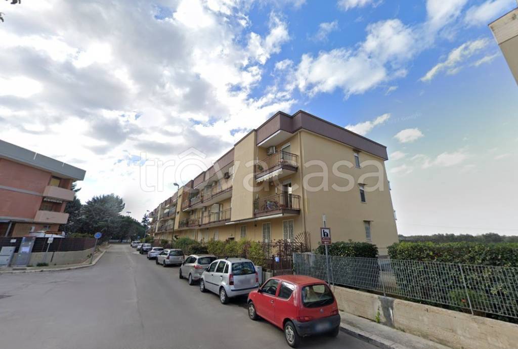locale di sgombero in vendita a Valenzano