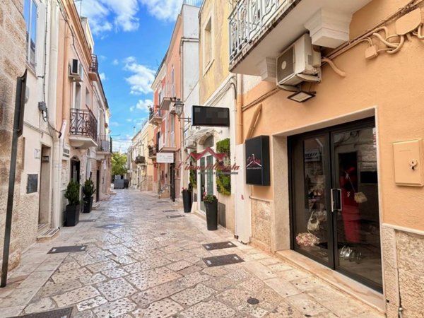 negozio in vendita a Valenzano