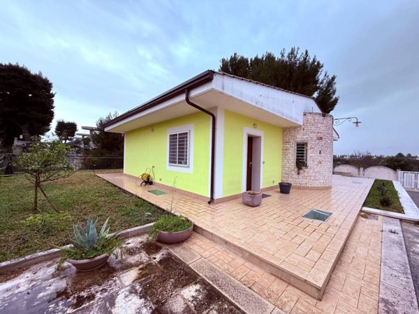 casa indipendente in vendita a Valenzano