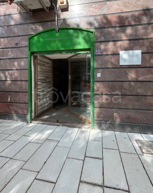 negozio in vendita a Valenzano