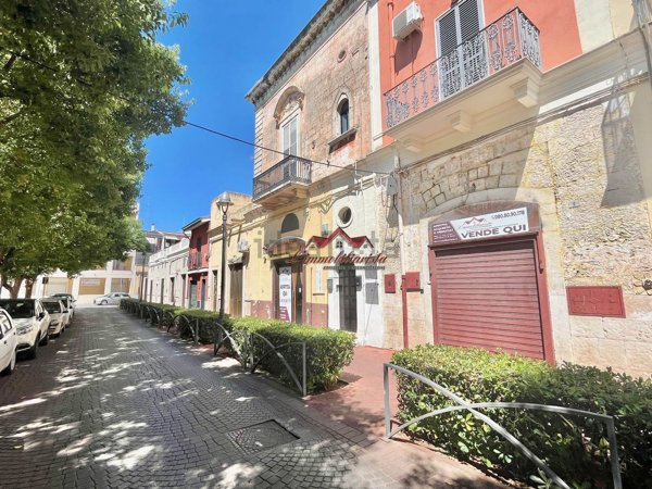 locale commerciale in vendita a Valenzano