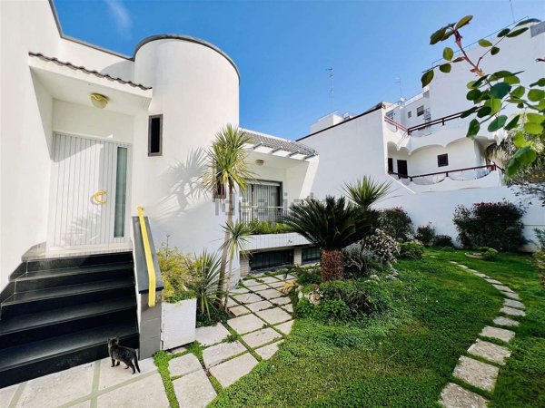 casa indipendente in vendita a Valenzano