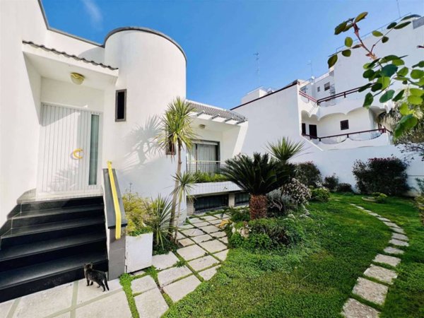 casa indipendente in vendita a Valenzano