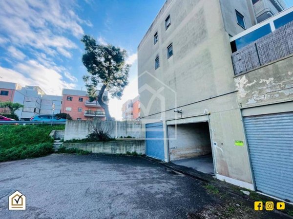 locale di sgombero in vendita a Valenzano