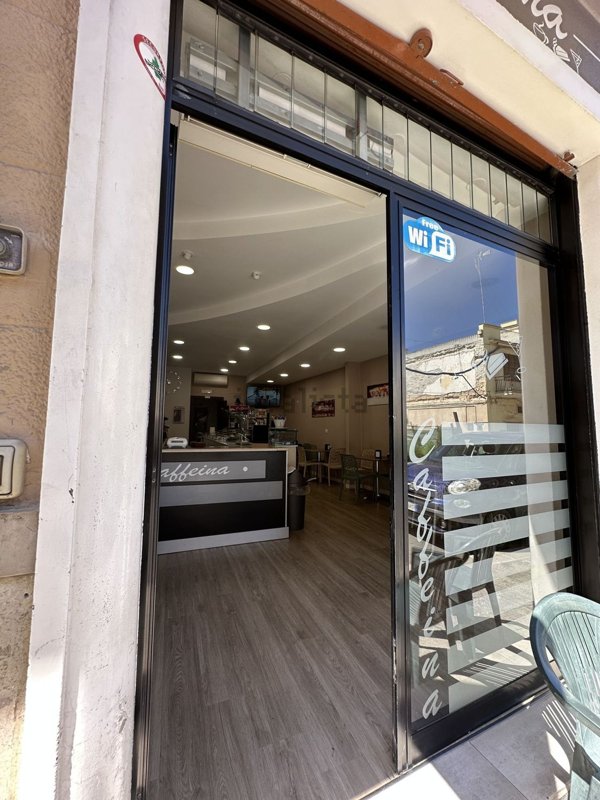 locale commerciale in vendita a Valenzano