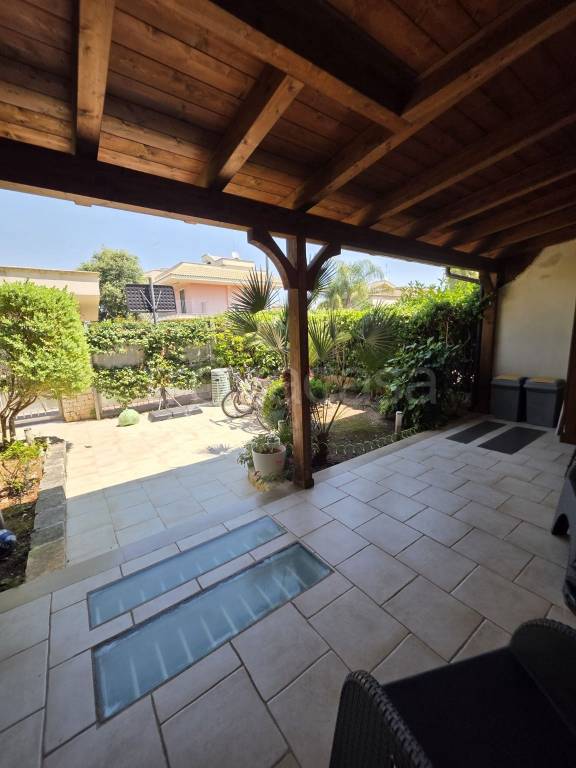 casa indipendente in vendita a Valenzano in zona Lamie