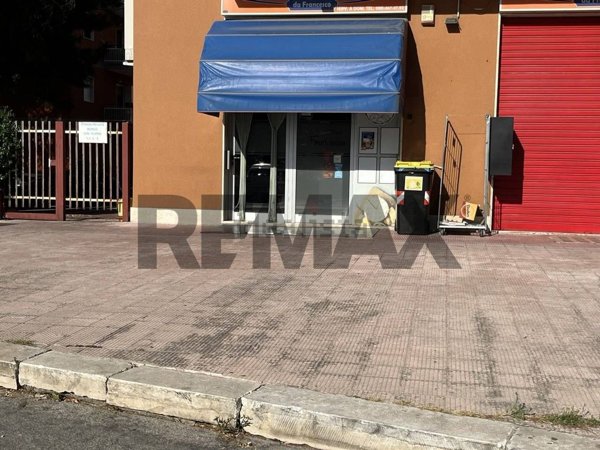 locale commerciale in vendita a Valenzano