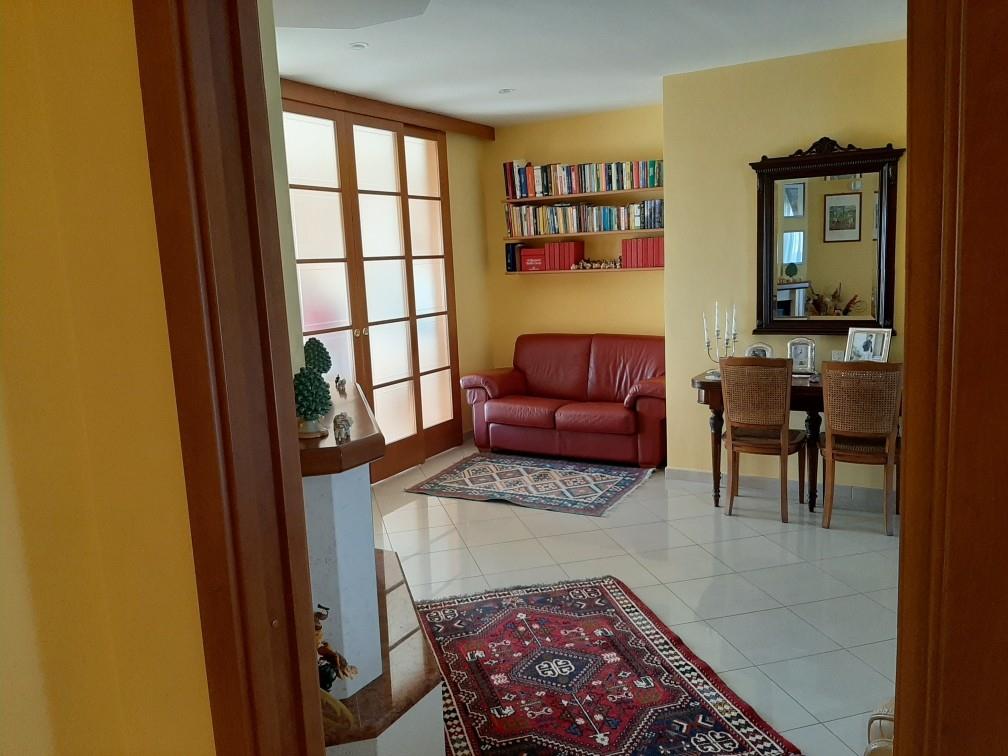 appartamento in vendita a Valenzano in zona Lamie