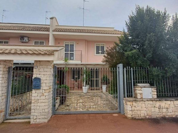 casa indipendente in vendita a Valenzano in zona Lamie