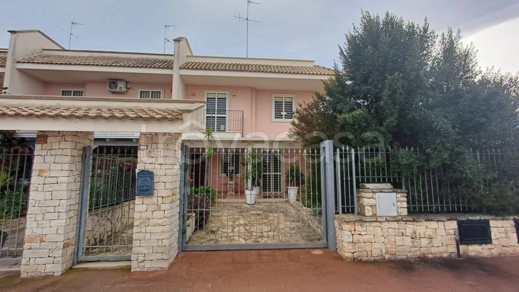 casa indipendente in vendita a Valenzano in zona Lamie