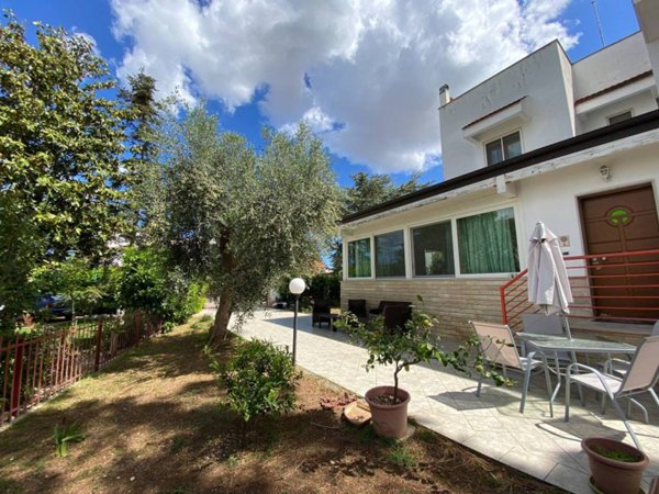 casa indipendente in vendita a Valenzano