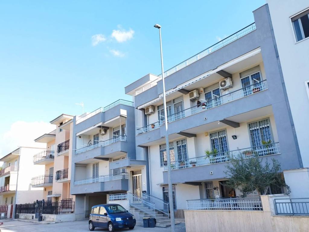 appartamento in vendita a Valenzano in zona Lamie