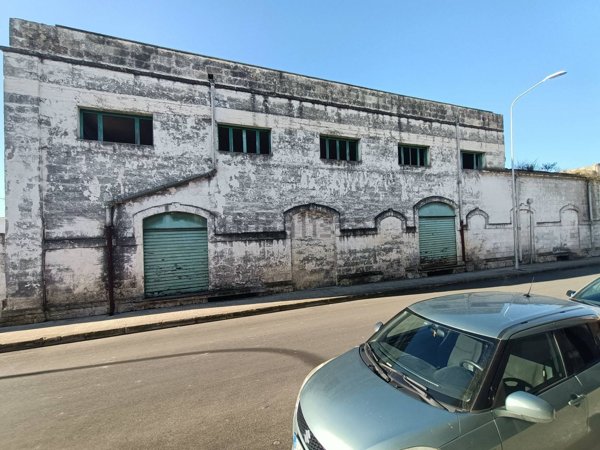 locale commerciale in vendita a Carosino