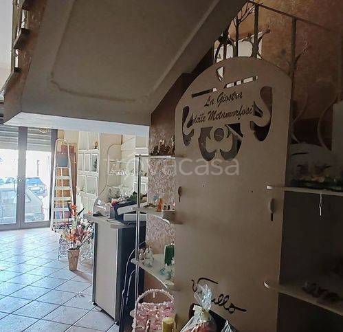 negozio in vendita a Carosino