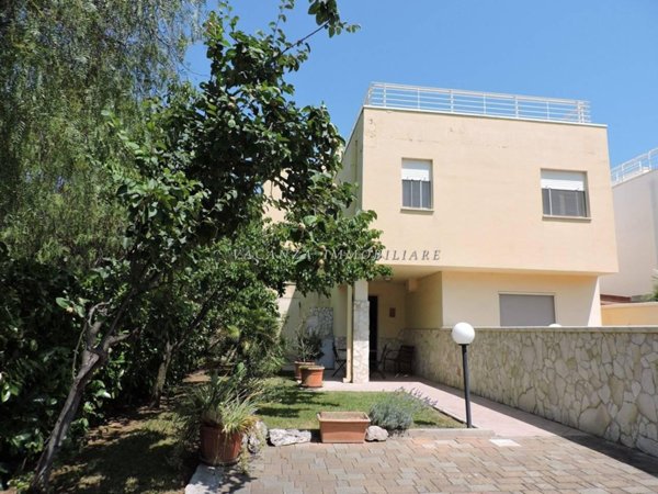 casa indipendente in vendita a Castellaneta