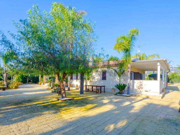 casa indipendente in vendita a Castellaneta