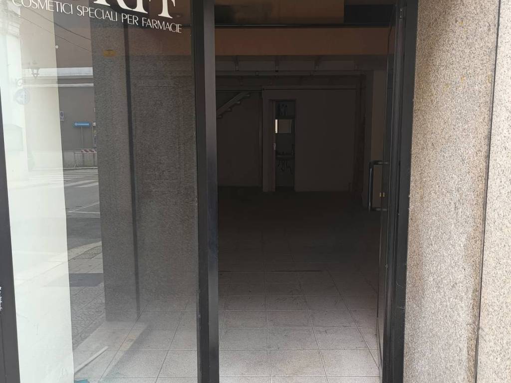 negozio in vendita a Castellaneta