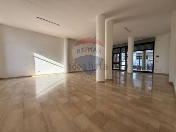 locale commerciale in vendita a Crispiano