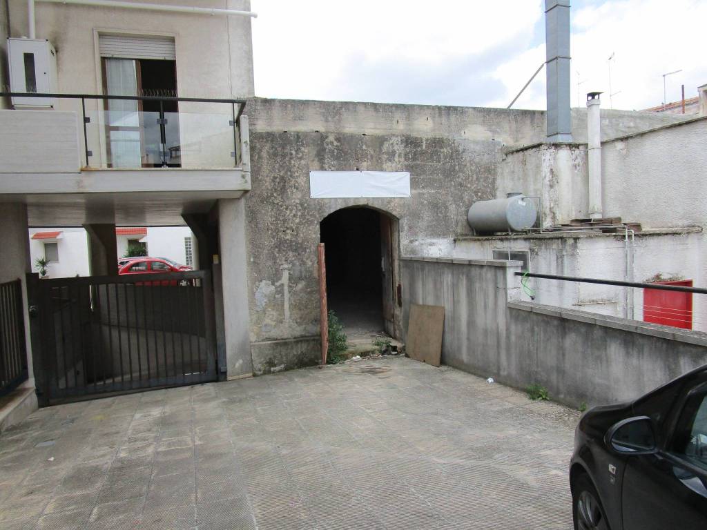 locale commerciale in vendita a Crispiano