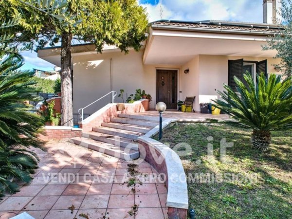 casa indipendente in vendita a Crispiano