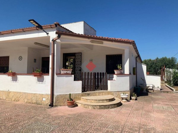 casa indipendente in vendita a Grottaglie
