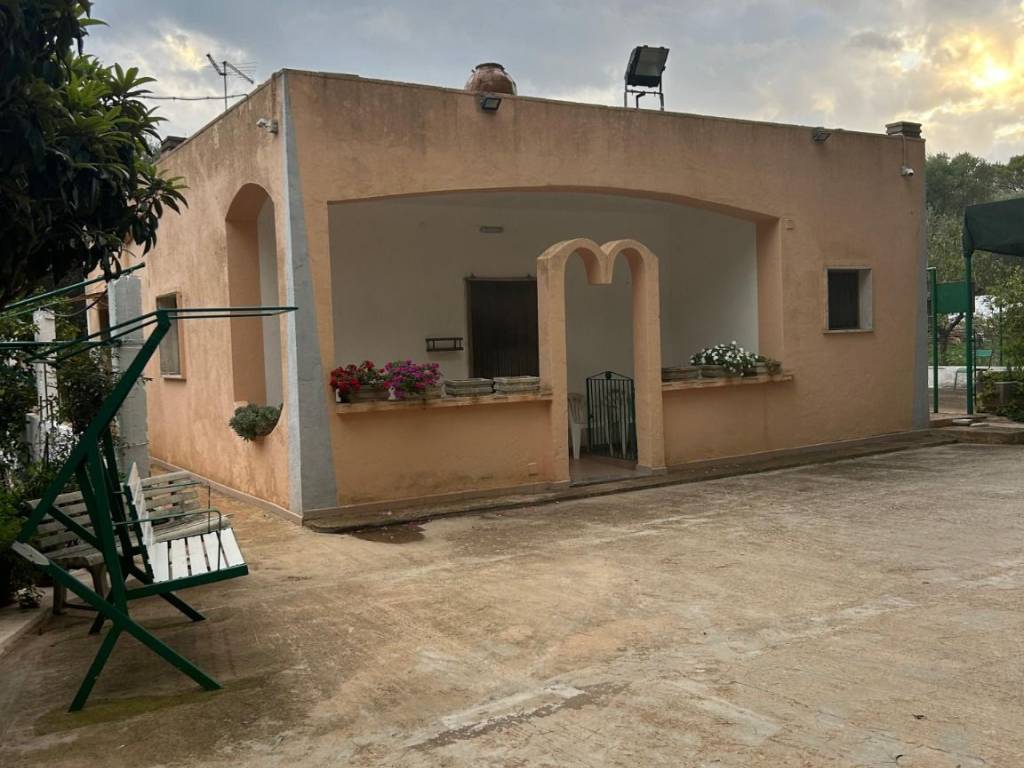 casa indipendente in vendita a Grottaglie