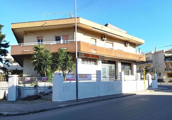 locale commerciale in vendita a Grottaglie