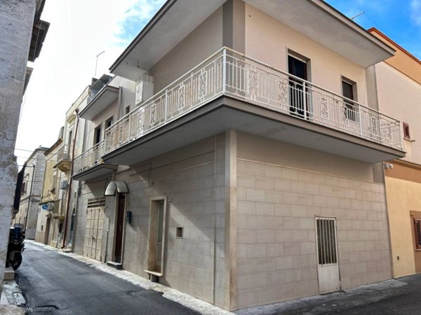 casa indipendente in vendita a Grottaglie