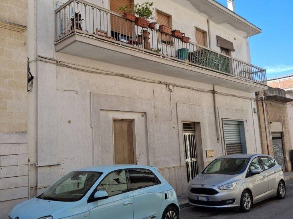 intera palazzina in vendita a Grottaglie