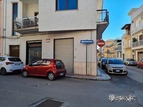 locale commerciale in vendita a Grottaglie