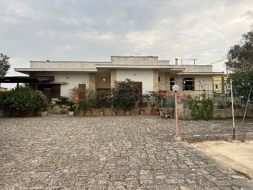 casa indipendente in vendita a Grottaglie