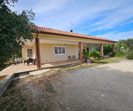 casa indipendente in vendita a Grottaglie