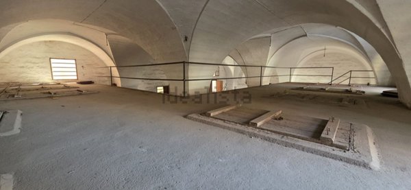 locale commerciale in vendita a Grottaglie