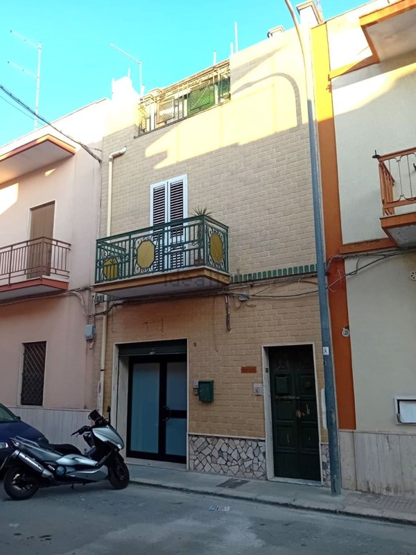 esavano in vendita a Grottaglie