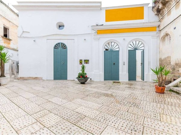 intera palazzina in vendita a Grottaglie